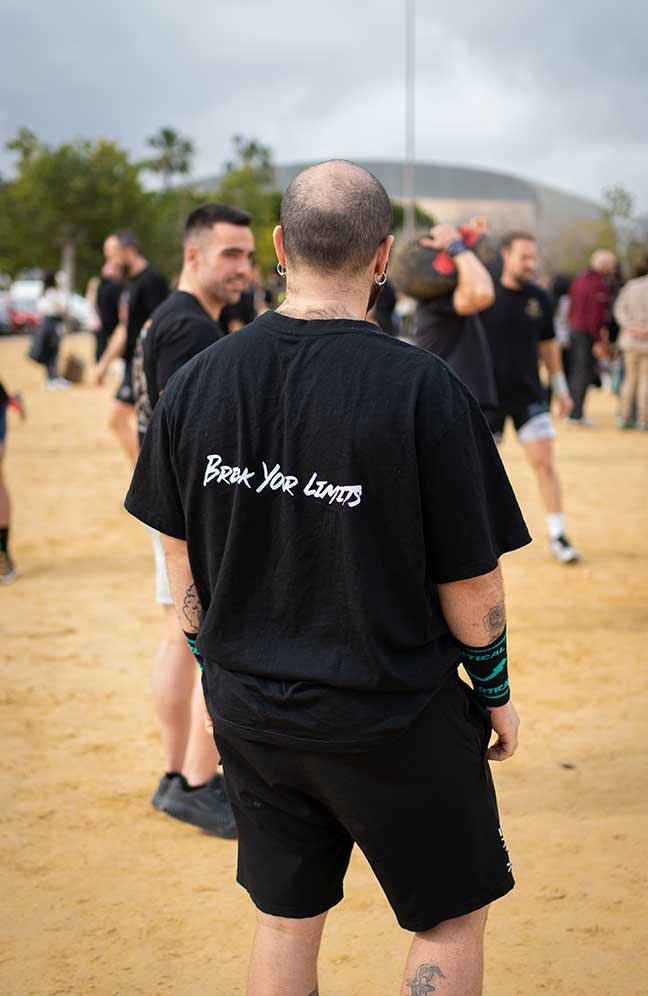 camiseta-negra-crossfit-break-your-limits-2