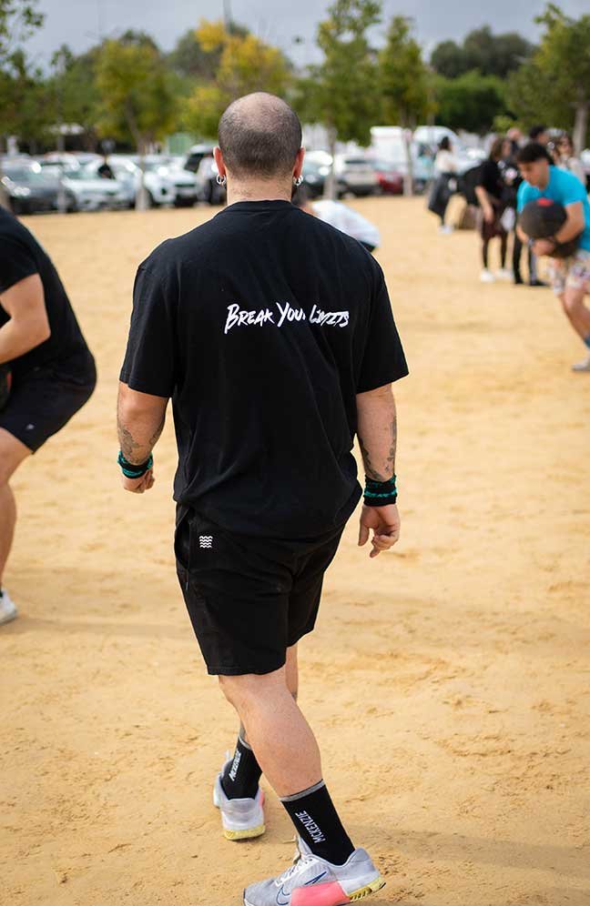 camiseta-negra-crossfit-break-your-limits