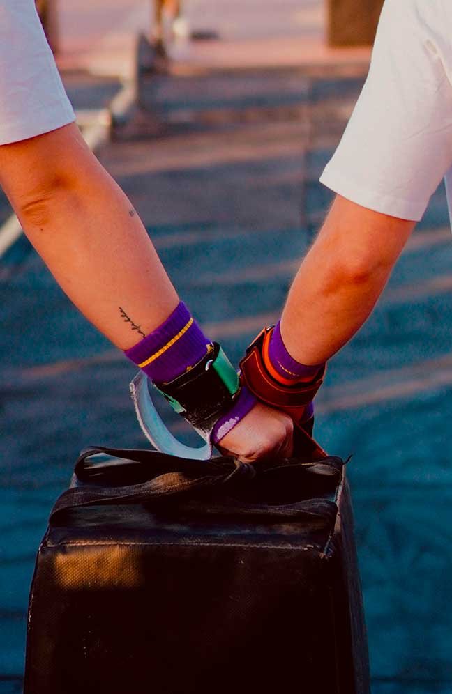 muñequeras-violetas-de-deporte-para-crossfit4